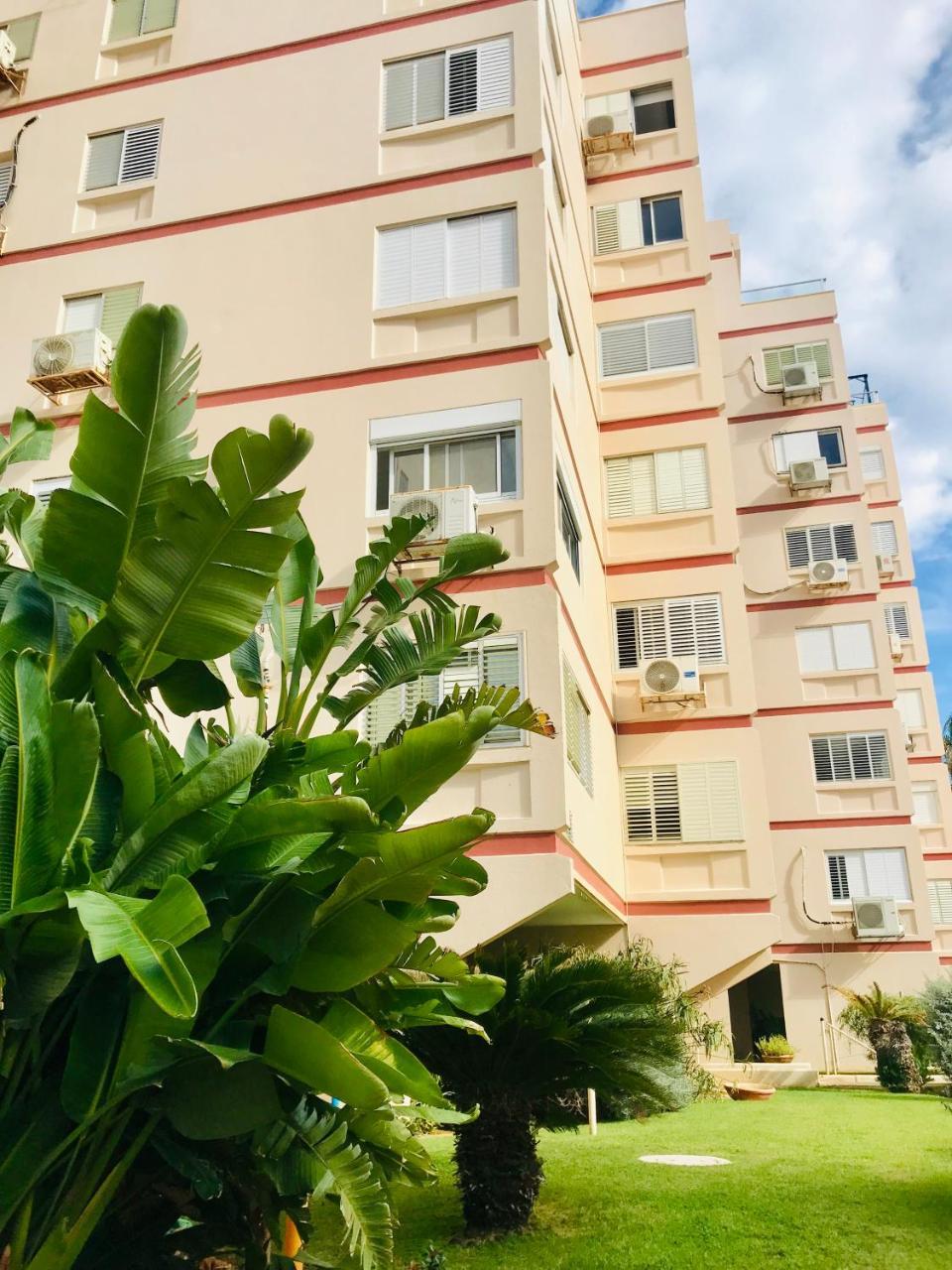 Royal Lea Apartmens Netanja Exteriér fotografie
